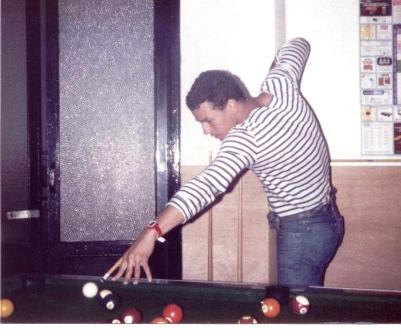 Webmaster Gib 84.jpg - Griff prepares to rip the felt - Gib 1984